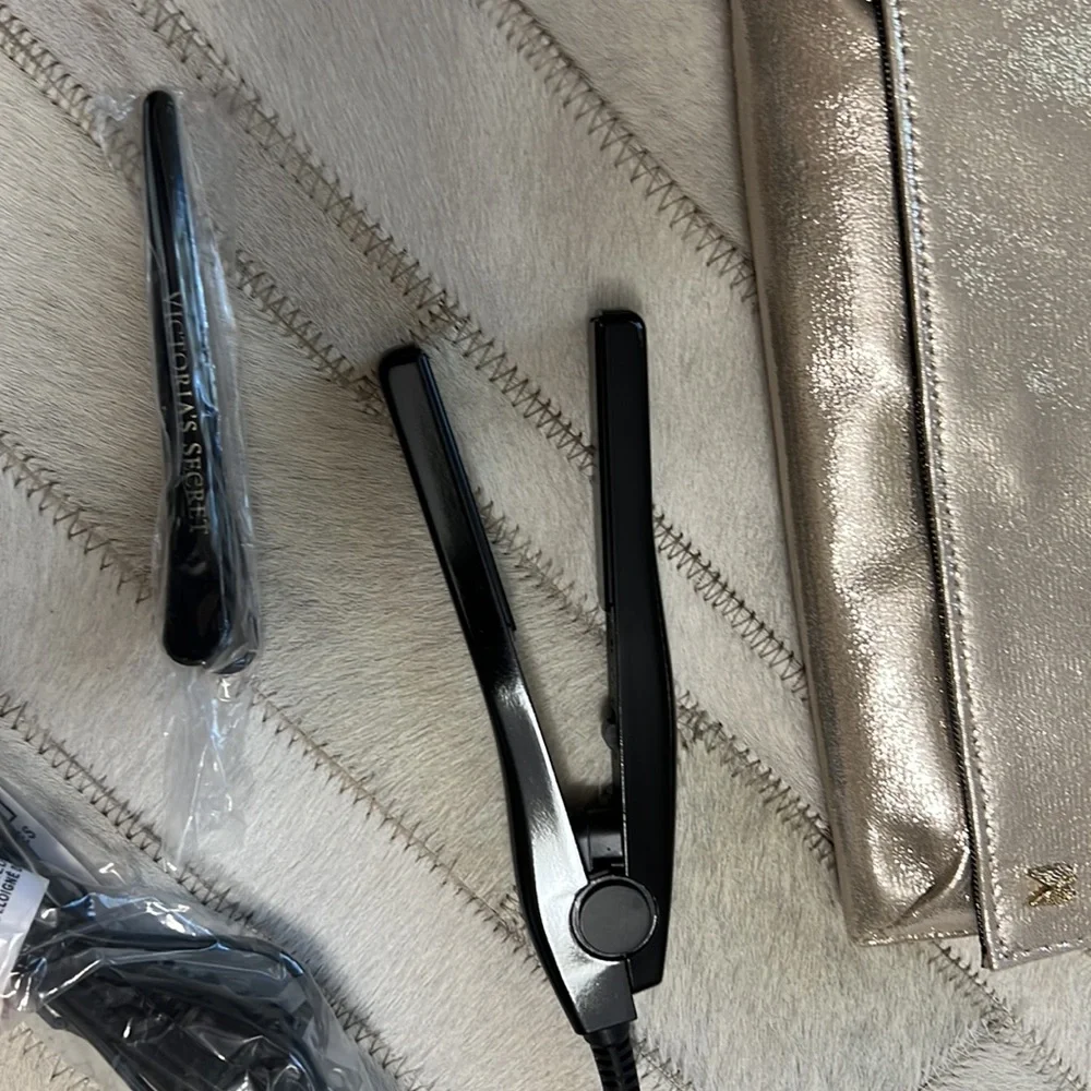 Victoria’s Secret 3 pieces set mini hair straightener - Picture 2 of 9